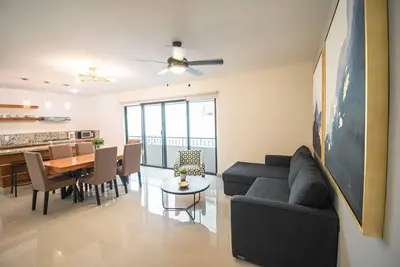 Lovely  2 bedroom condo near the beach
