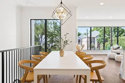 Image de 3 Story - Modern Bauhaus Home