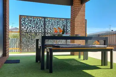 Image de Spacious modern dog & family friendly home, close to the beach