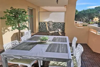 Image de Appartement T2 - 4 personnes - Climatisation - WiFi - Proche centre ville - Sainte Maxime -. . .