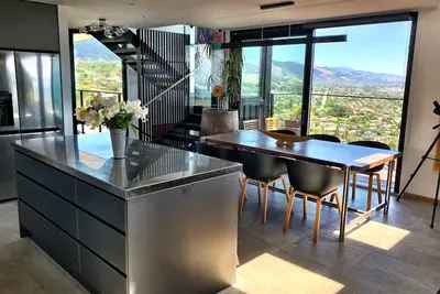 Image de Stunning views, all-day sun, modern light filled home in a top Nelson area!