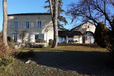 Image de Maison de charme, entrée  de village