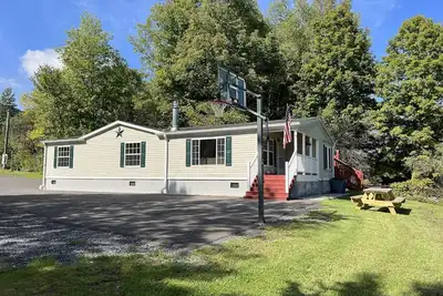 Image de At Home Base Ii - 1 of 4 Homes. You'll feel right at home, 1/2 mile to Cdp