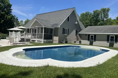 Image de Augusta Woods - In-ground pool, peaceful setting, tasteful décor