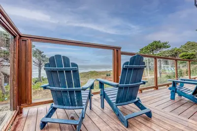 Image de Dog Friendly, Ocean View Home with a Hot Tub and Easy Beach Access!