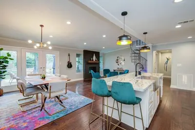 Image de 15min>Shop/Dine/Nrg | Luxe Pool Oasis| Designer Home