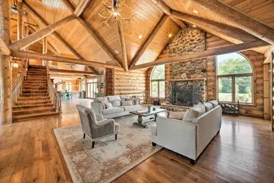 Image de Stunning Mazon Home w/ Fishing Pond & Patio!