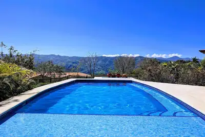Image de Modern 2-Bedroom Mountain Retreat, Stunning Views, Saltwater Pool