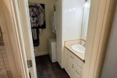 Image de Adorable 3-bedroom beach/cottage 1 block from lake