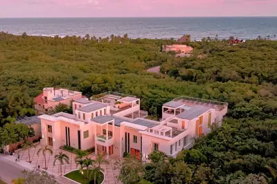 Image de Villa Hurakán - Largest #1 Booked Mansion, Indoor Pool, Gym, Chef, Walk to Beach