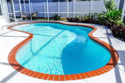 Image de 3\/2 Family Friendly Home with Heated Pool 4mi to Beaches\/Img\/Blake Hospital