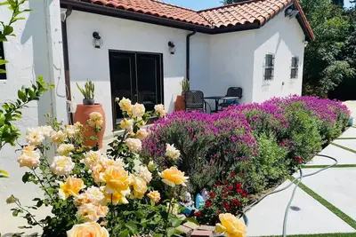 Image de 2 Bedroom Guest house Villa- Granada Hills Guest House