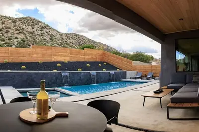 Image de Skyline By Fieldtrip | New - Pool, Hot Tub, Firepit, Casita