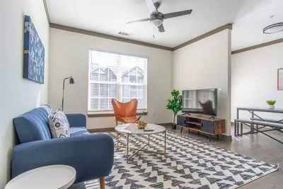 Boulevard Stays Expansive 1br Suite Pool, Parking & Gym