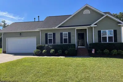 Image de Cozy home near Rdu, Rtp, Angus Barn & downtown! Pet Friendly! Level-2 Ev Charger