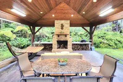 Image de Rainforest Retreat w/Outdoor Fireplace & Hot Tub
