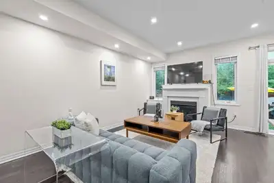 Image de Modern Beautiful Home w/ Private Patio and Balcony