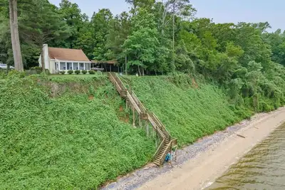 Image de Riverfront Cottage w/ Private Beach Near Wmsburg