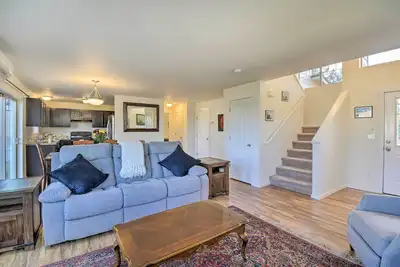 Image de Pet-Friendly Poulsbo Abode w/ Mountain Views!