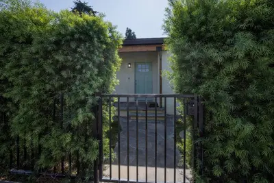 Image de Modern 1br Home w\/ Luscious Yard - Close to Disneyland, Downtown La and More!