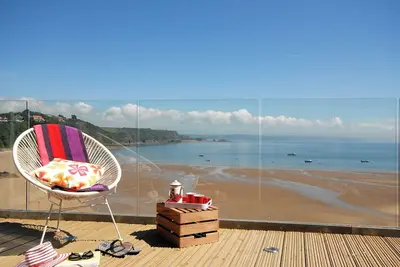 Image de This Tenby town house is a large elegant Georgian terraced home with exceptional harbour views.