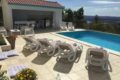 Image de Charming 3-Br Villa for 6+2, with pool and stunning views