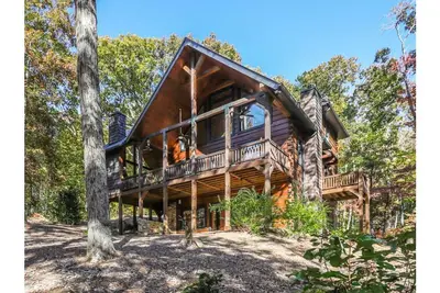Image de 2000 sf luxury Cabin on Four Acres with Two Streams and Pond - Pet Friendly