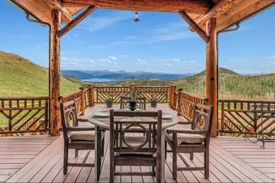 Image de Luxury Lodge Retreat, 360 Views, Hot tub, Views! !