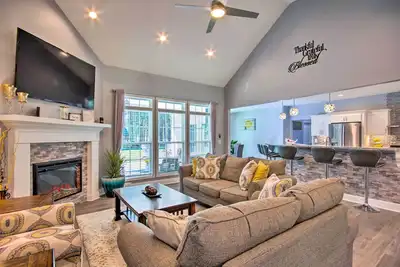 Image de Bright Hopkins Home w/ Game Room & Fire Pit!