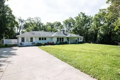 Image de 4 Bedroom-Classic Ranch Home Perfect for Families