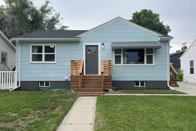 Image de Marvelous Mid-Town 4 Bed / 2 Bath