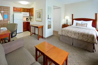 Image de Studio | Free Breakfast Buffet. Outdoor Pool.