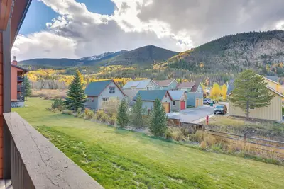 Image de Walkable Frisco Condo: Mtn Views & Shared Hot Tub!