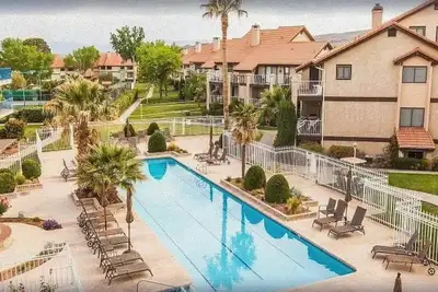 Image de Updated condo with pools near golf courses