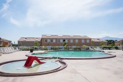 Image de Piscine sur place! Appart avec Climatisation