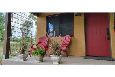 Image de In Town - Peaceful, Eclectic Casita with Fire Pit