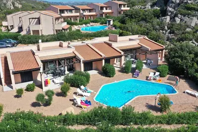 Image de Bel appartement dans une maison de vacances avec climatisation, piscine, Wifi, Tv, terrasse, parking