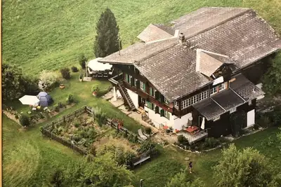Confortable appartement pour 4 personnes avec Wifi, Tv, balcon et animaux admis