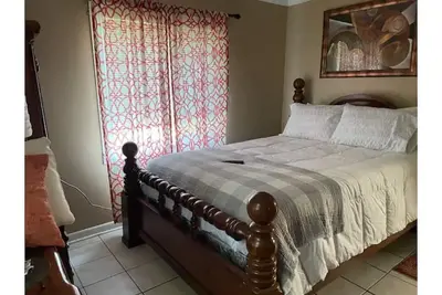 Image de Comfortable guest unit, bedroom(1) and bathroom(1)