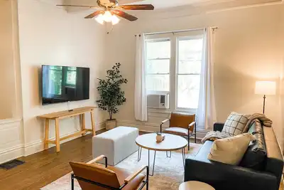 Image de Massive Penthouse Style Apartment, indoor basketball hoop!