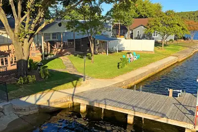 Image de Lazy Days Lakefront Retreat Lake Granbury, full home, yard, dock-lift, parking