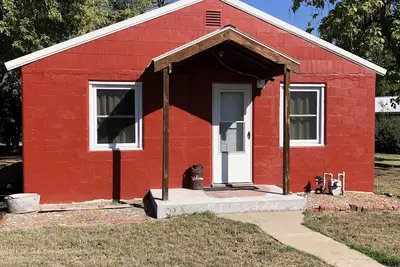 Image de Guest house lodge is located at the edge of the Broken B Bar Ranch.