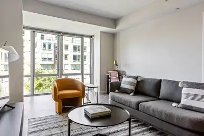 Image de Roomy East Cambridge 1br w/ W/D, Gym & Roof nr Kendall Sq, by Blueground