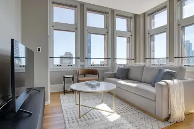 Image de Lovely Loop 2br w/ Doorman & Gym, steps to Shops, by Blueground