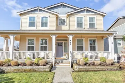 Image de Premium Snohomish mansion with views of skydivers