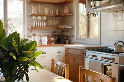 Image de Marguerite House by Free Trade Co