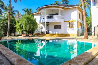 Image de Villa 5 chambres - 3 minutes à pied de la plage