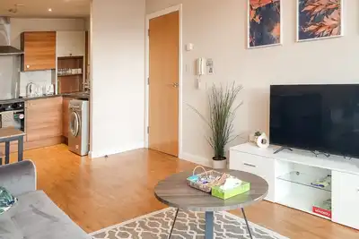 Modern 2-Bed Apartment minutes from City Centre