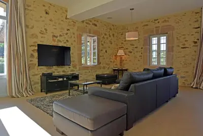 Image de Propriété au milieu du vignoble avec piscine