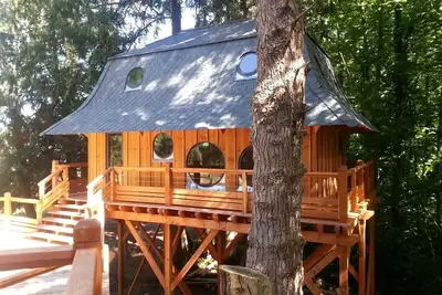 Image de Luxueuse et très insolite cabane perchée!